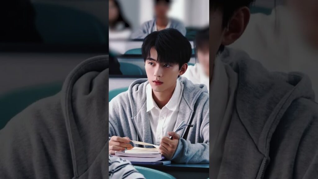 "عندما أطير نحوك"｜When I Fly Towards You｜هل ستصبح تشانغ لورانغ محبوبة في كليتك؟ 🤩｜YOUKU