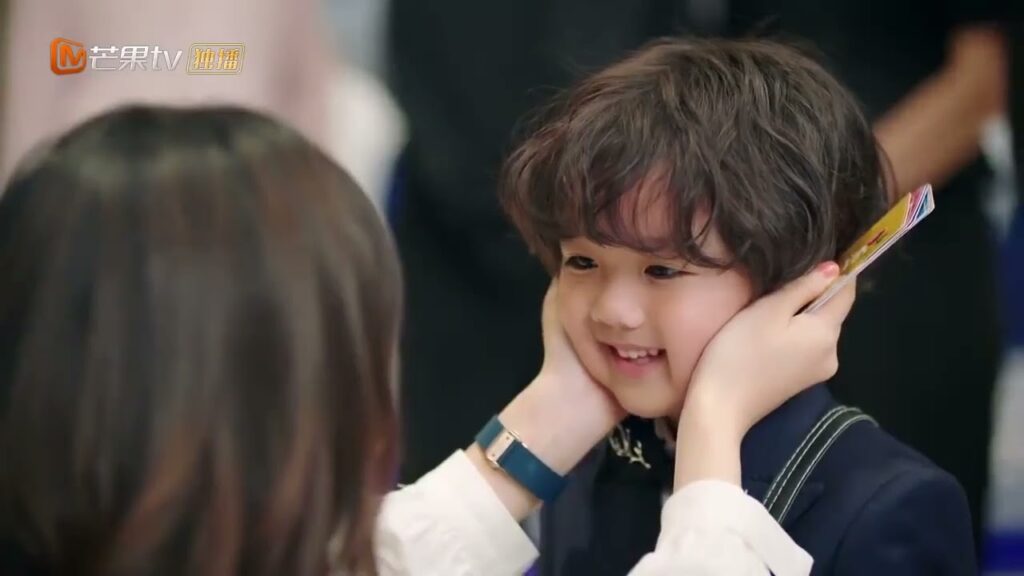 تحدث Xiaobao مع الفتاة فقط على الرغم من أنهما التقيا لأول مرة  | Unforgettable Love