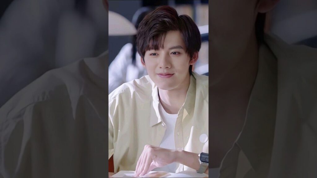 تشعر بالخجل من حبيبها الوسيم #professionalsingle # #ireinesong #aarondeng #shorts #عزباء_محترفة