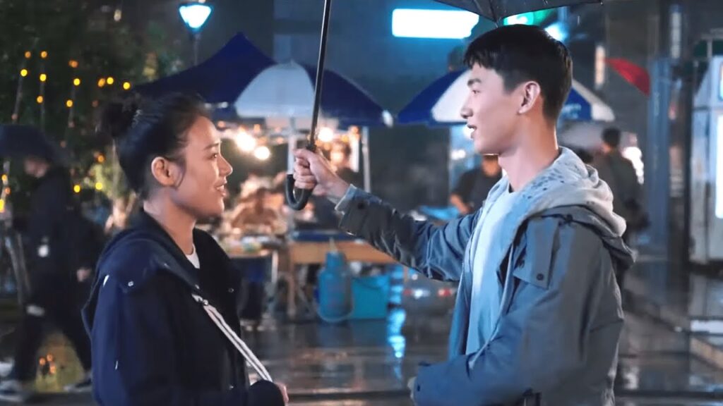 ينفق الكثير من المال لمطاردة حبيبته، كما شاهدها تركب في سيارة فاخرة مع شخص آخر | مسلسل "أنت بطلي"