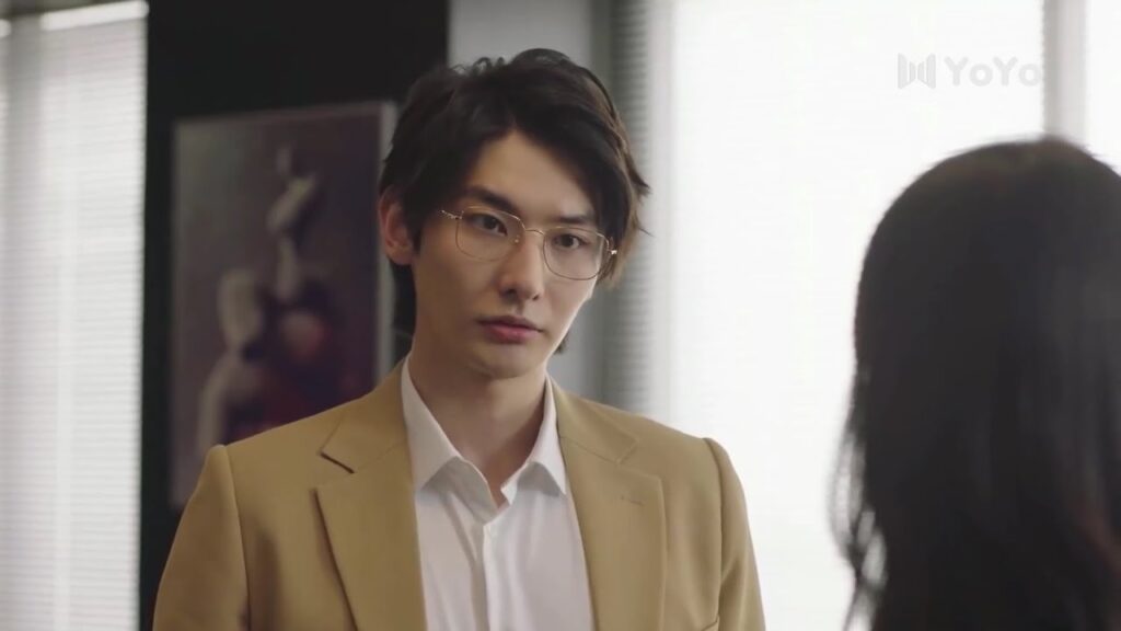 يظهر حبيبها السابق ويطلب منها ان تقترح له اماكن للزواج من حبيبته الجديدة  ( نهر يجري خلاله )