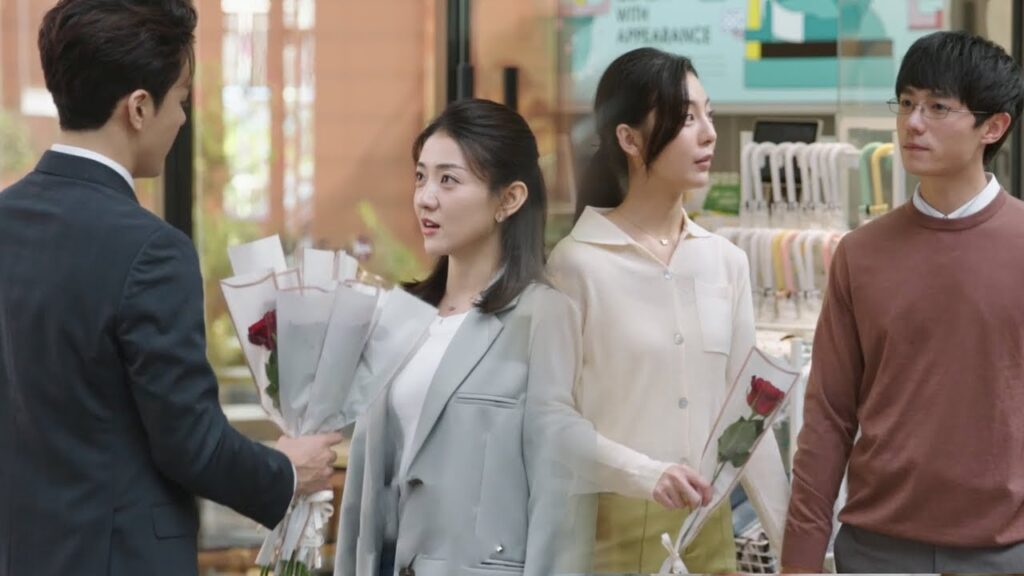 غيرة المنافس! أعطى المستبد (لو) الزهور لـ (يي) روز أمام منافسه 😅😅 | مشهد من "مرحبًا أيتها الزهرة"