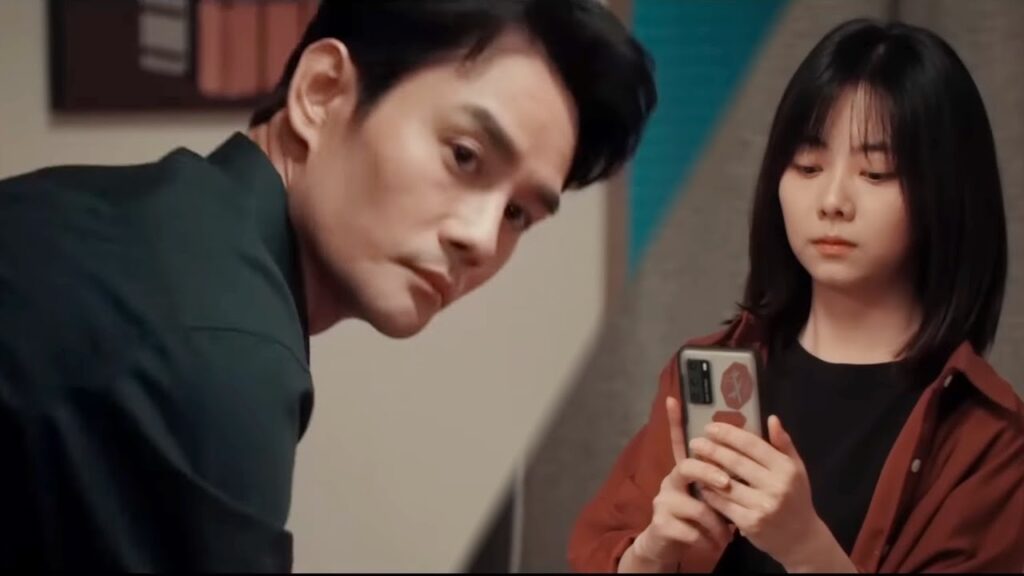 اقتحم غرفتها في منتصف الليل حتى أنها التقطت صورة سرًا! 🤣🤣 | مشهد من المسلسل "رحلتي إليك"