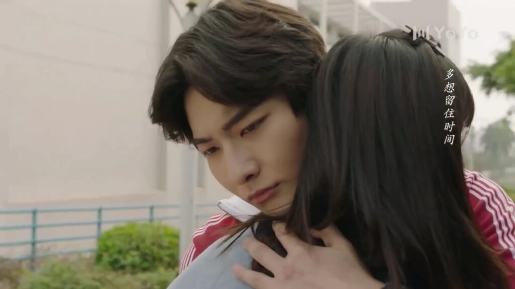 يعانقها و يطلب منها ان تمنحه فرصـة لانه يحبها ويحترمها كثيرا  ( نهر يجري خلاله )