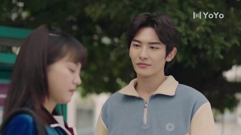 تتجنب رؤيته بأن اعترف لها , لانه صديقها و لا تريد ان تخسره  ( نهر يجري خلاله )