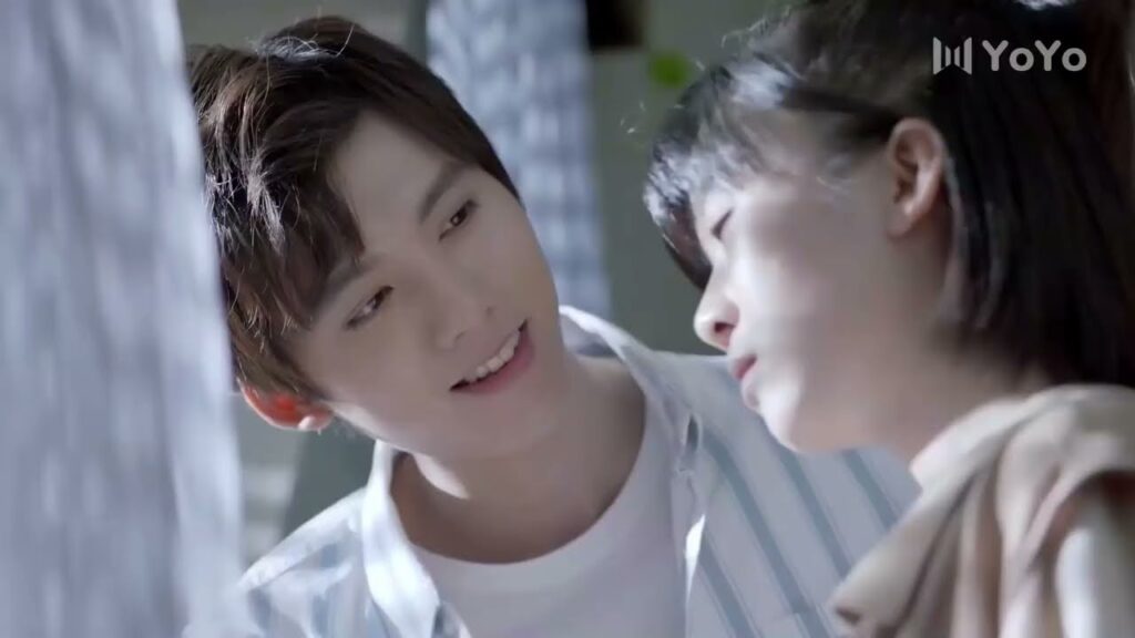 لا يوجد احد هنا , لذا دعيني اقبلك  ( عزباء محترفة  )