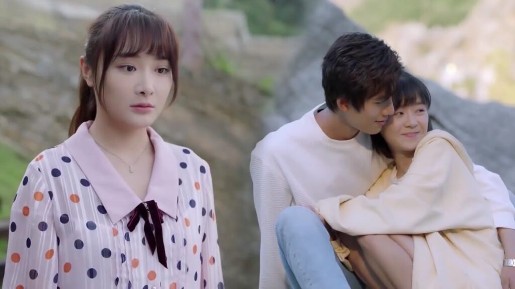 تقبـله امام منافستها لكي تخبرها بأنه ملكها ( عزباء محترفة )