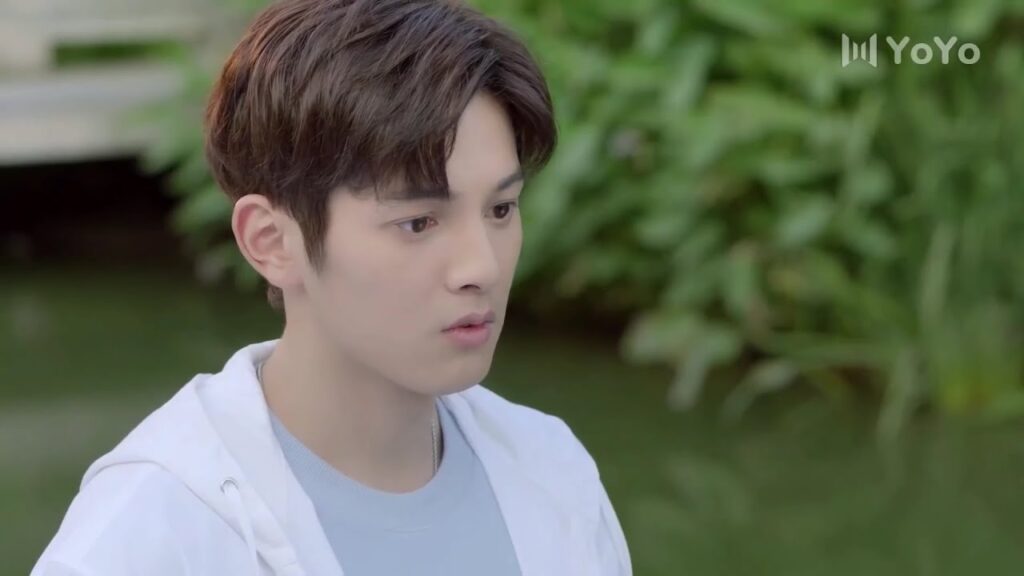 اعرف انك لا تحبينـي و تعتبريني مجرد صديق , اتمنى لك السعادة   ( عزباء محترفة )