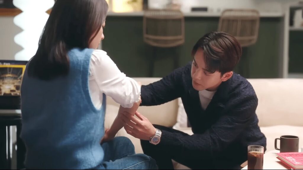 ذهبت إلى منزله في وقت متأخر ووافقت على أن تكون مساعدته | مشهد من "مرحبًا أيتها الزهرة"