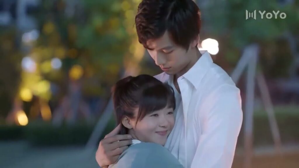 تحاول الامساك بيده لكنه يقوم بمعانقتها  ( عزباء محترفة )