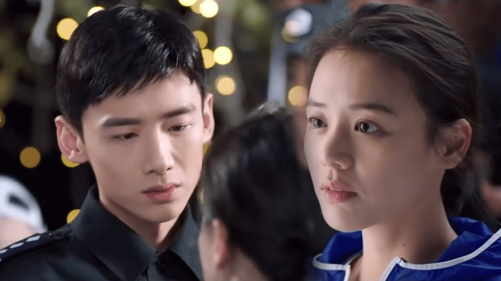 ألقت (مي كا) بنفسها في أحضان (كه لي)، احمر وجهه فورًا ولم يستطع إيقاف دقات قلبه 💖| مسلسل "أنت بطلي"