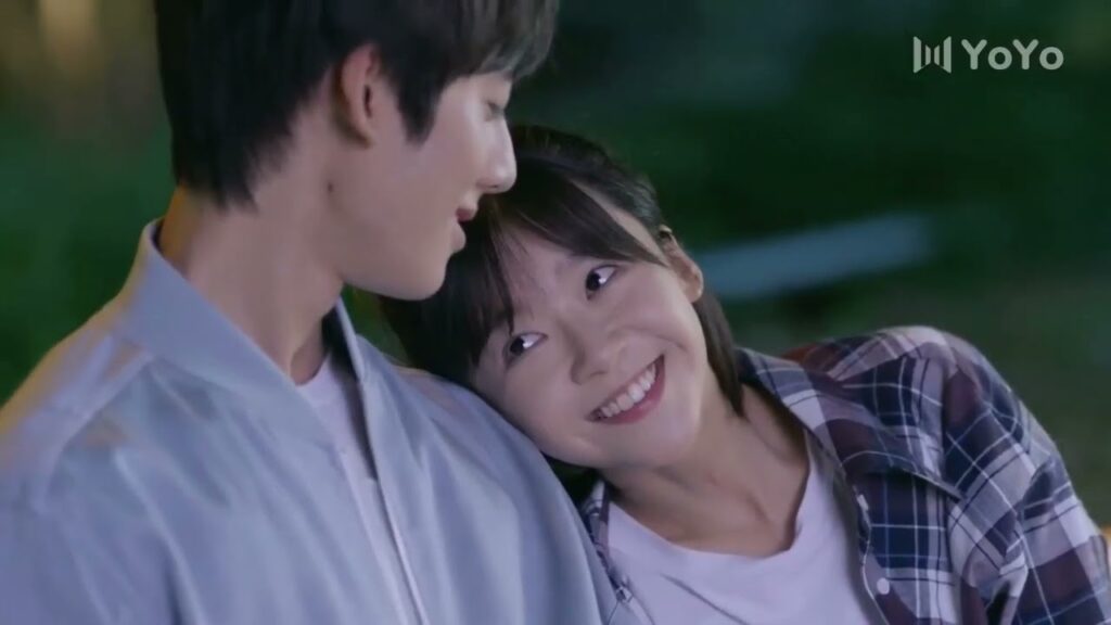 لا تريد ان يعلم احد بمواعدتها له , لكنه يغضب لانه يريد التباهي بها  ( عزباء محترفة )