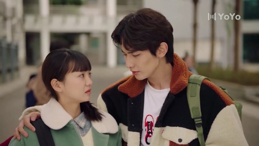 يكره رؤيتها مع هذا الشاب الوسيم و يطلب منها ان تبتعد عنه ( نهر يجري خلاله ) يكره رؤيتها مع هذا الشاب الوسيم و يطلب منها ان تبتعد عنه ( نهر يجري خلاله )