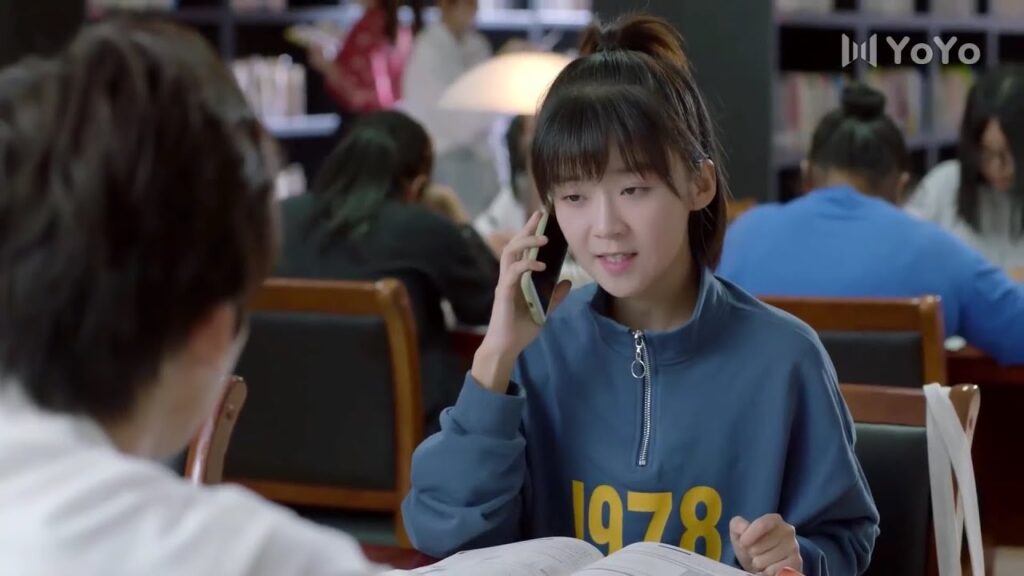 انها في موعد معه لكن تتلقى اتصال من شاب اخرى فينزعج ( عزباء محترفة ) انها في موعد معه لكن تتلقى اتصال من شاب اخرى فينزعج ( عزباء محترفة )