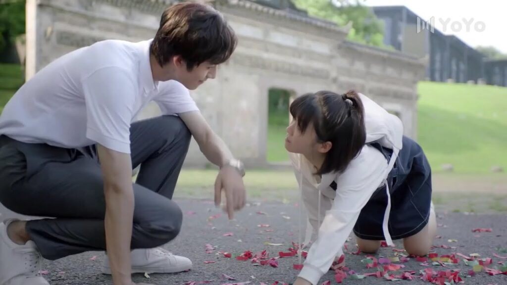 تقع امامه وبدلا من مساعدتها يضحك عليها  ( عزباء محترفة )