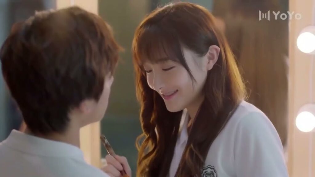 تنصدم برؤية حبيبها وهو مع فتاة اخرى تلمس وجهه ( عزباء محترفة )