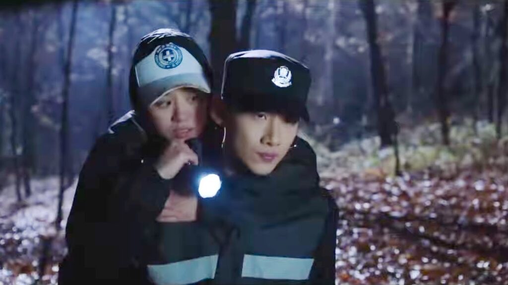 ينقذ (كه لي) (مي كا) بمفرده في منتصف الليل في أعماق الجبال 👫 | مشهد من المسلسل "أنت بطلي"