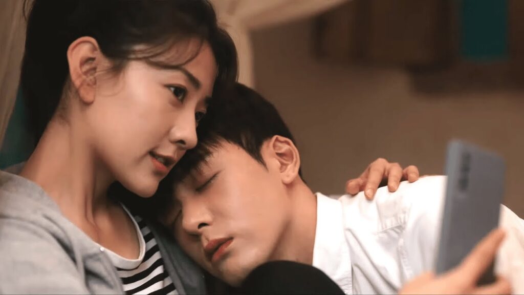 كان (لو) ثملًا وسقط في حضن (لان) للنوم، تعترف (لان) بكونه حبيبها؟ | مشهد من “مرحبًا أيتها الزهرة” كان (لو) ثملًا وسقط في حضن (لان) للنوم، تعترف (لان) بكونه حبيبها؟ | مشهد من "مرحبًا أيتها الزهرة"