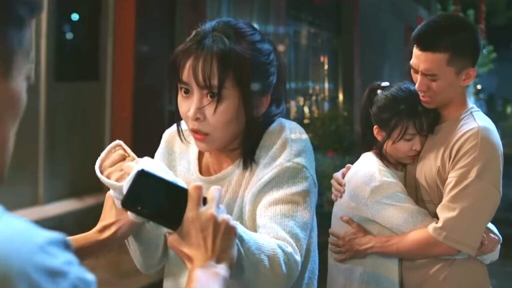 يستقبل صديقه بلطف، لكنه أخاف زوجته في منتصف الليل! 😳😳 | مشهد من المسلسل “نور الحياة” يستقبل صديقه بلطف، لكنه أخاف زوجته في منتصف الليل! 😳😳 | مشهد من المسلسل "نور الحياة"