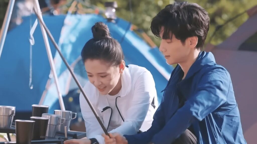 طلب (لوو بين) من (تشان يان) أن ترتدي ملابس للثنائيات لإظهار حبهما ويقضيان وقتًا ممتعًا