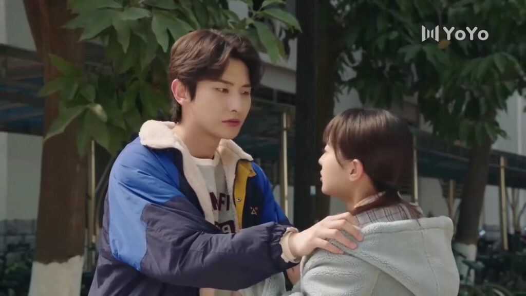 يريد ان يعرف اذا شعرت بالغضب عندما شاهدته يجلس مع فتاة في مكتبة ( نهر يجري خلاله ) يريد ان يعرف اذا شعرت بالغضب عندما شاهدته يجلس مع فتاة في مكتبة ( نهر يجري خلاله )