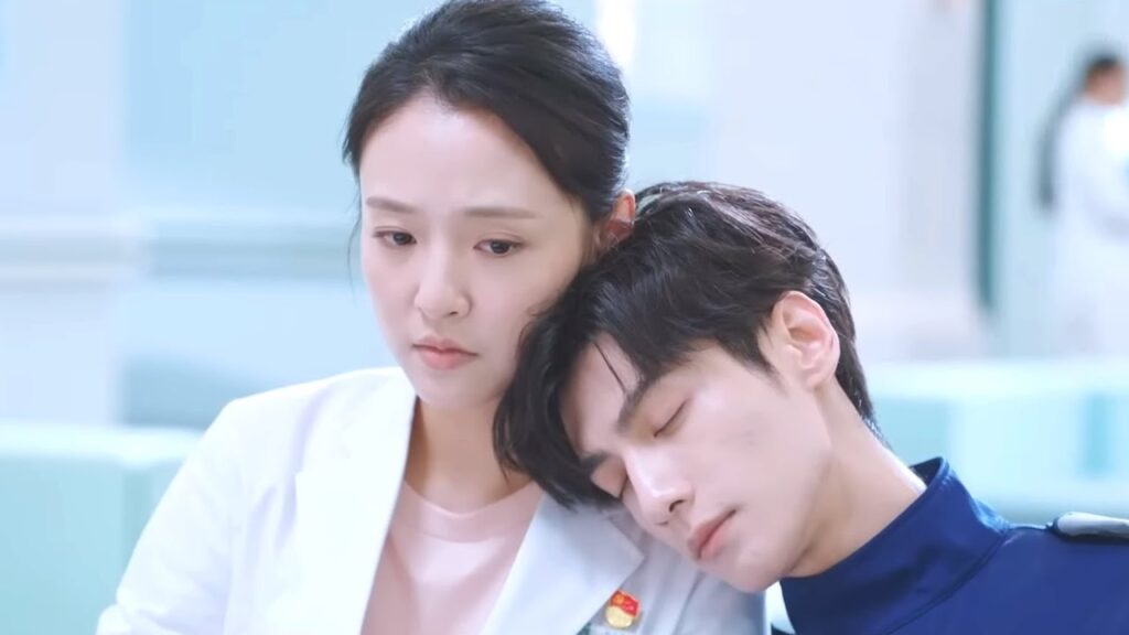 كان (لوو بين) يشعر بالنعاس، اتكأ على (تشان يان) ونام ثم أخذته رسميًا لمقابلة أقاربها | "نور الحياة"