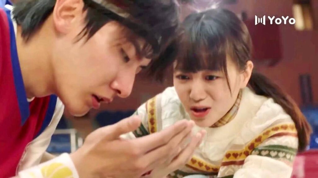 تغضب فترمـي كرة السلة في وجهه , فينزف انفـه ( نهر يجري خلاله ) تغضب فترمـي كرة السلة في وجهه , فينزف انفـه ( نهر يجري خلاله )