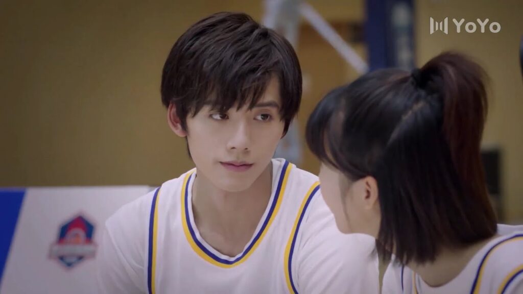 تتحدث معـه لكنها لا تستطيع مقاومة جمالـه ( عزباء محترفة )