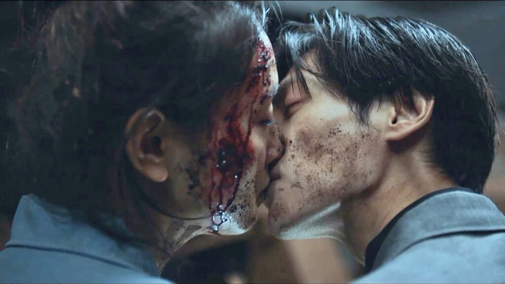 تبادل الاثنان المشاعر القلبية في آخر لحظة من حياتهما، ختمت بقبلة 💖😘 | مشهد من المسلسل "نور الحياة"