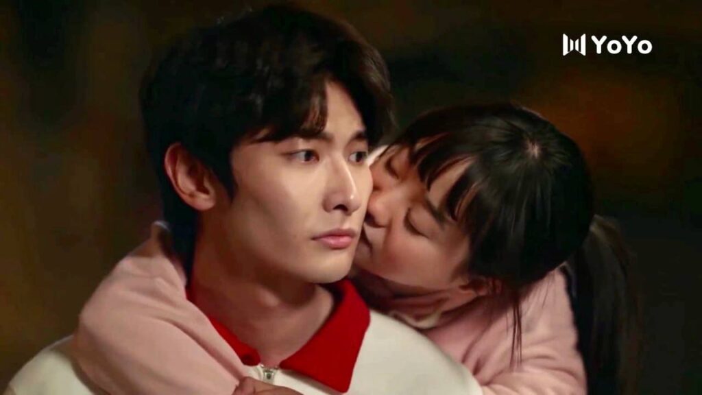 تثمل و تعطيه قبـلة على الخد , و تعتقد بأنه الشاب الذي تحبـه ( نهر يجري خلاله )