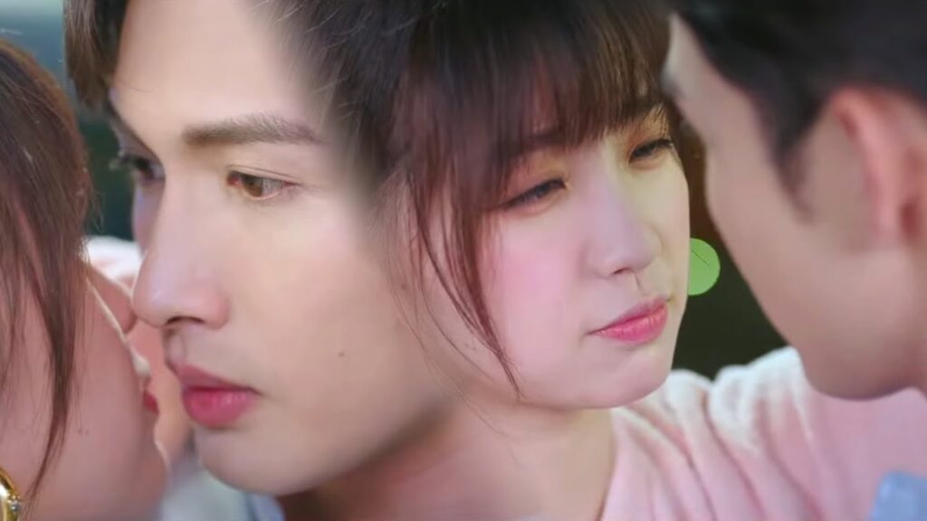 يريح (تشوانغ يو) حبيبته بلطف ويتقترب منها خطوة 😇😇 | مشهد من المسلسل "رومانسية الغابة الصغيرة"