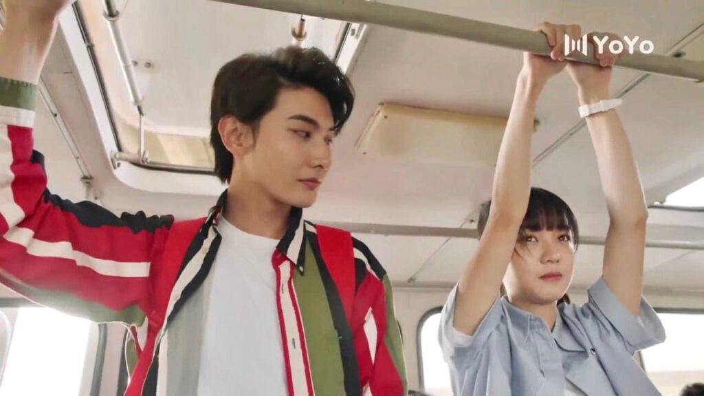 يعاملها كفتاة ويحمل حقيبتها لانها اعترفت لـه  ( نهر يجري خلاله )