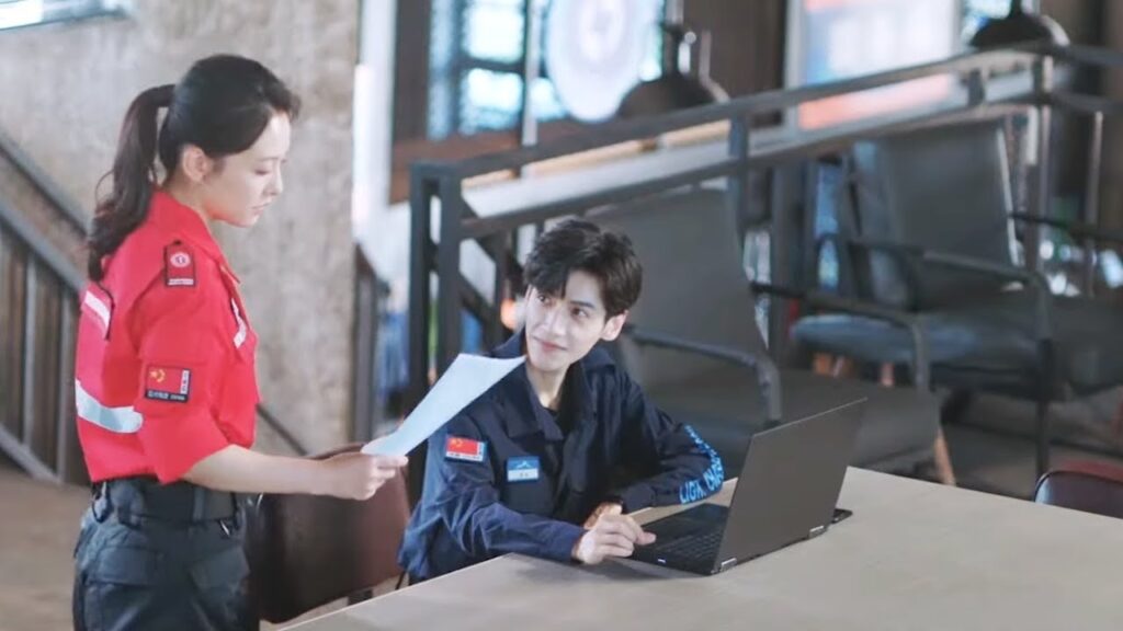 أثار المحام غضب رؤسائه عقب انضمامه إلى فريق الإنقاذ | مشهد من المسلسل “نور الحياة” أثار المحام غضب رؤسائه عقب انضمامه إلى فريق الإنقاذ | مشهد من المسلسل "نور الحياة"