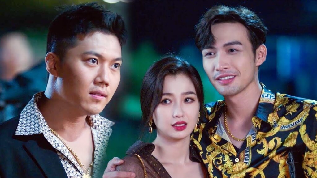 أنا مسؤول عنك! (تشوانغ يو) يحمي ويعانق حبيبته 👫🤗 | مشهد من المسلسل "رومانسية الغابة الصغيرة"