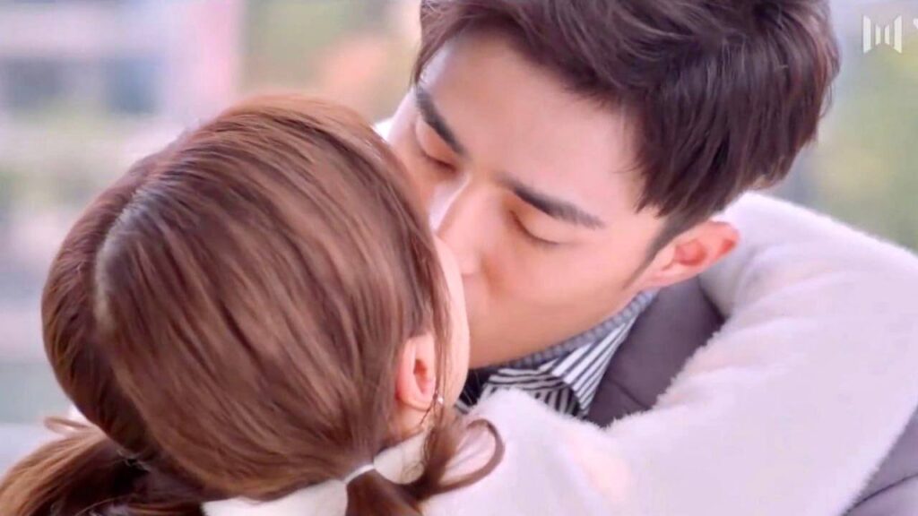 تفتح مشروعها الخاص , وتبكي من الفرح بدعم زوجها لها ( هي التي احبها )