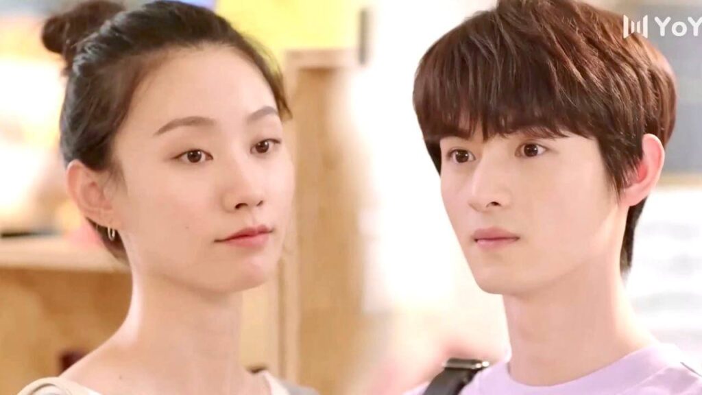 يحبها لانها مجتهدة وتحاول الاعتماد على نفسها  ( اقرب اليك )