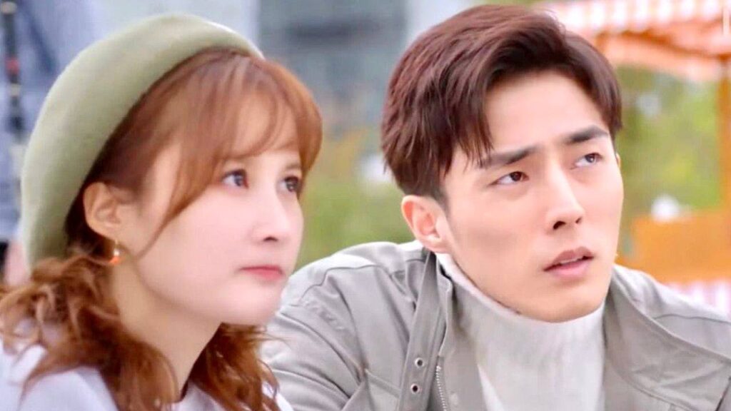 تقرأ كف زوجـها لانها تخاف عليـه من النساء  ( هي التي احبها )