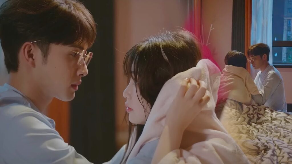 تتقوى الجاذبية بين الحبيبين، ويحمر تشوانغ يو من الخجل 💑💖 | مشهد من المسلسل "رومانسية الغابة الصغيرة"