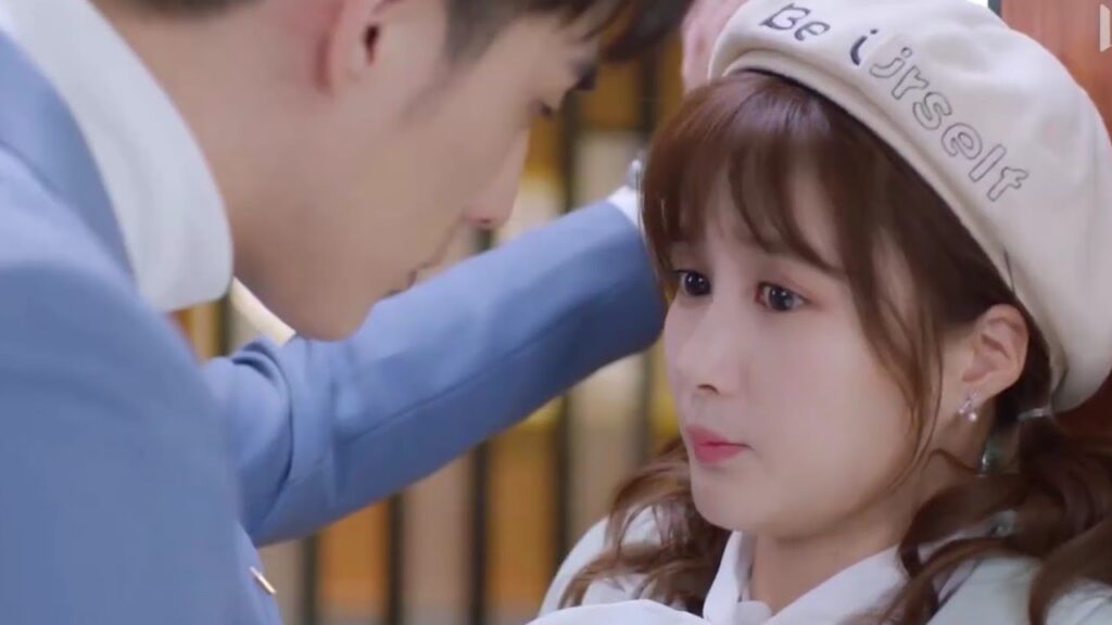 يريدها ان تنفصل عن زوجـها و تأتي معـه  ( هي التي احبها )