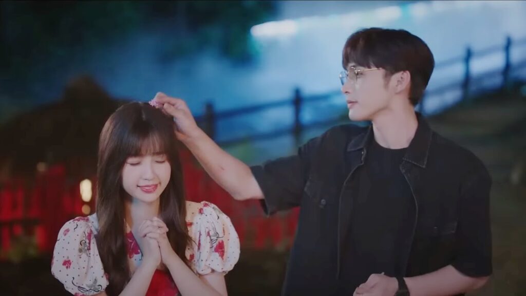 تأثر (تشوانغ يو) بشدة لدرجة أنه لم يجرؤ على النظر إلى عينيها 😊😊 | مشهد من “رومانسية الغابة الصغيرة” تأثر (تشوانغ يو) بشدة لدرجة أنه لم يجرؤ على النظر إلى عينيها 😊😊 | مشهد من "رومانسية الغابة الصغيرة"