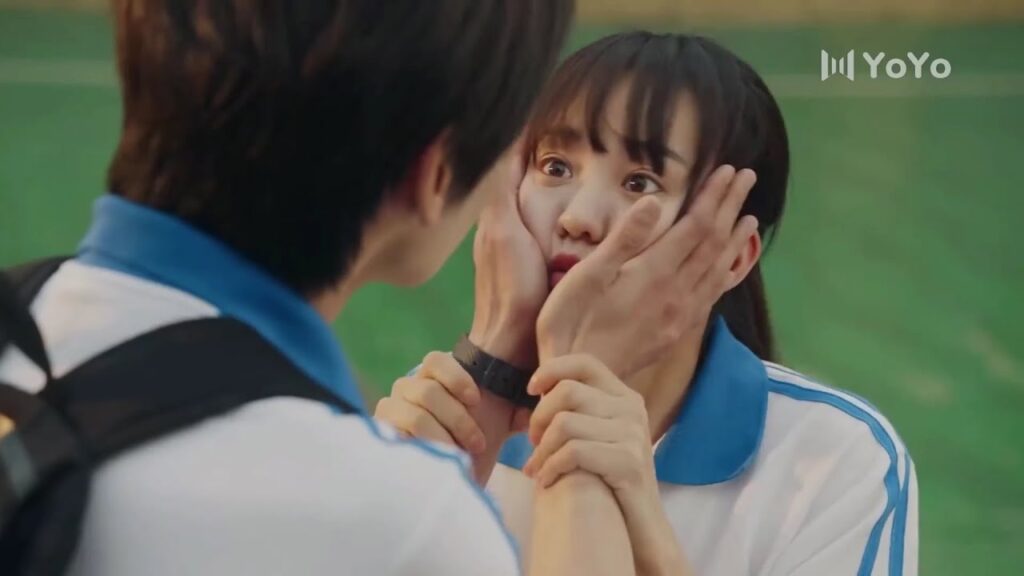 لا يعاملها كفتاة و يستمر بالسخرية منها ( نهر يجري خلاله ) لا يعاملها كفتاة و يستمر بالسخرية منها ( نهر يجري خلاله )