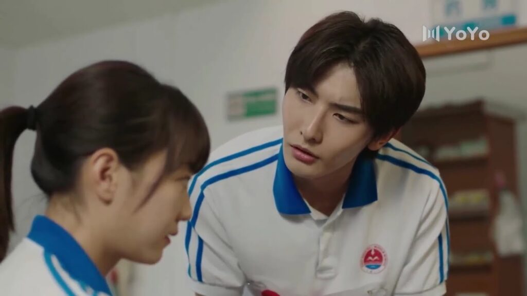 لا يتحمل رؤيتها وهي مصابة فيحملها و يركض بها الى العيادة  ( نهر يجري خلاله )