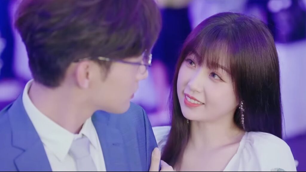 رائع! يحميها عندما يرى أن الفتاة الماكرة تستهزئ بها 😍💖 | مشهد من المسلسل "رومانسية الغابة الصغيرة"