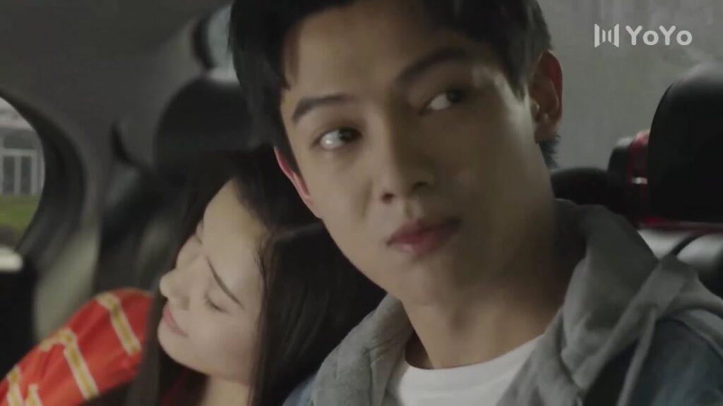 تنام على كتفـه ويشعر بالانتصار امام منافسـه تنام على كتفـه ويشعر بالانتصار امام منافسـه