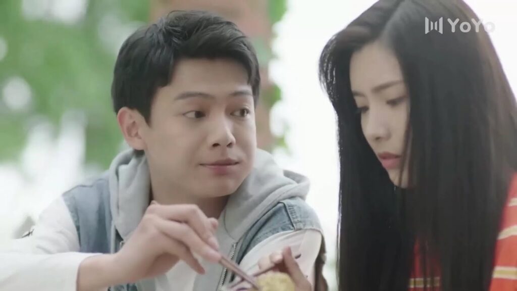 يأتي و يقشر الثوم لكي يفسد الاجواء بين حبيبتـه و صديقها