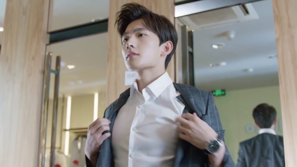 ينبغي أن يكون هو الأكثر وسامة بينكم 😄 | مقطع من مسلسل "ابتسامة جميلة"