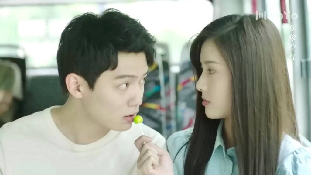 تريده ان يتناول معها , فيدرك بأنها قبـلة غير مباشرة