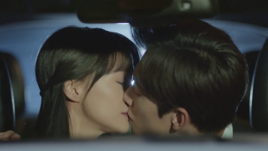 يقبل الشاب الوسيم (وي وي) في السيارة 💏💖 | مقطع من مسلسل "ابتسامة جميلة"