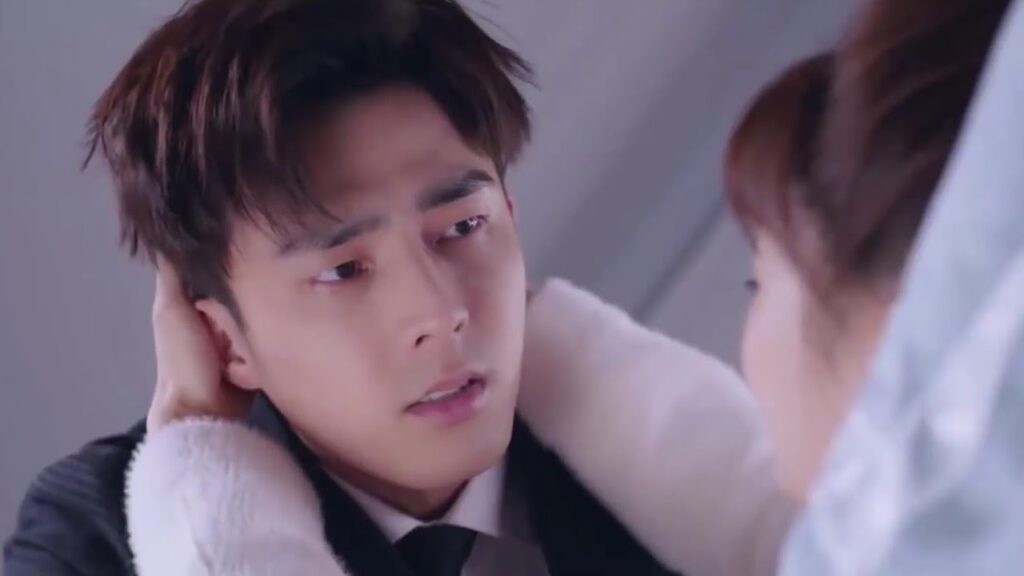 تثمل و تسحب زوجها الى الفراش لكنها تعتقد بأنه صديقها تثمل و تسحب زوجها الى الفراش لكنها تعتقد بأنه صديقها