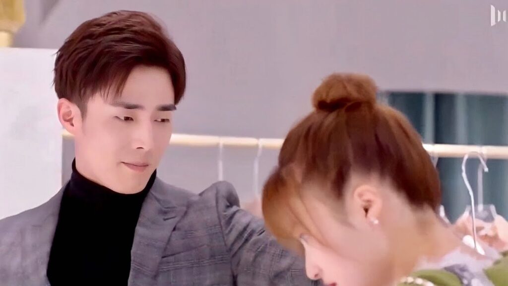 تصبح مساعدته الشخصية و يأخذها لشراء الملابس    ( هي التي احبها )